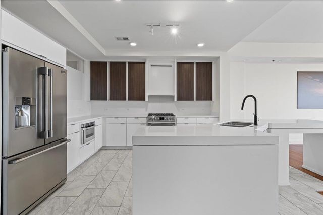 717 S Riverside Dr Apt 906, Memphis, TN 38103