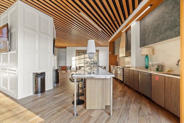 717 S Riverside Dr Apt 906, Memphis, TN 38103