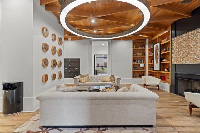 717 S Riverside Dr Apt 906, Memphis, TN 38103