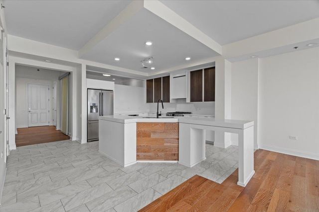 717 S Riverside Dr Apt 906, Memphis, TN 38103