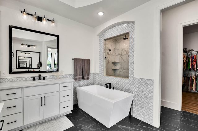 319 S Opulent Drive, Montgomery, TX 77316