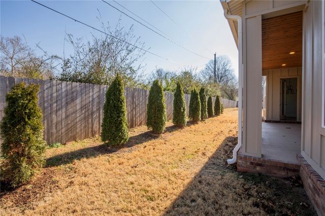 2050 Dutton Place, Fayetteville, AR 72703