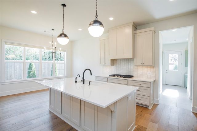 2050 Dutton Place, Fayetteville, AR 72703