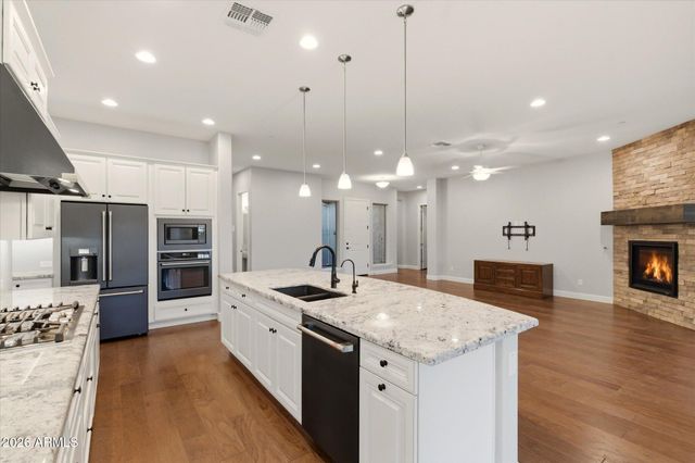 11614 W MONTANSORO Lane, Peoria, AZ 85383