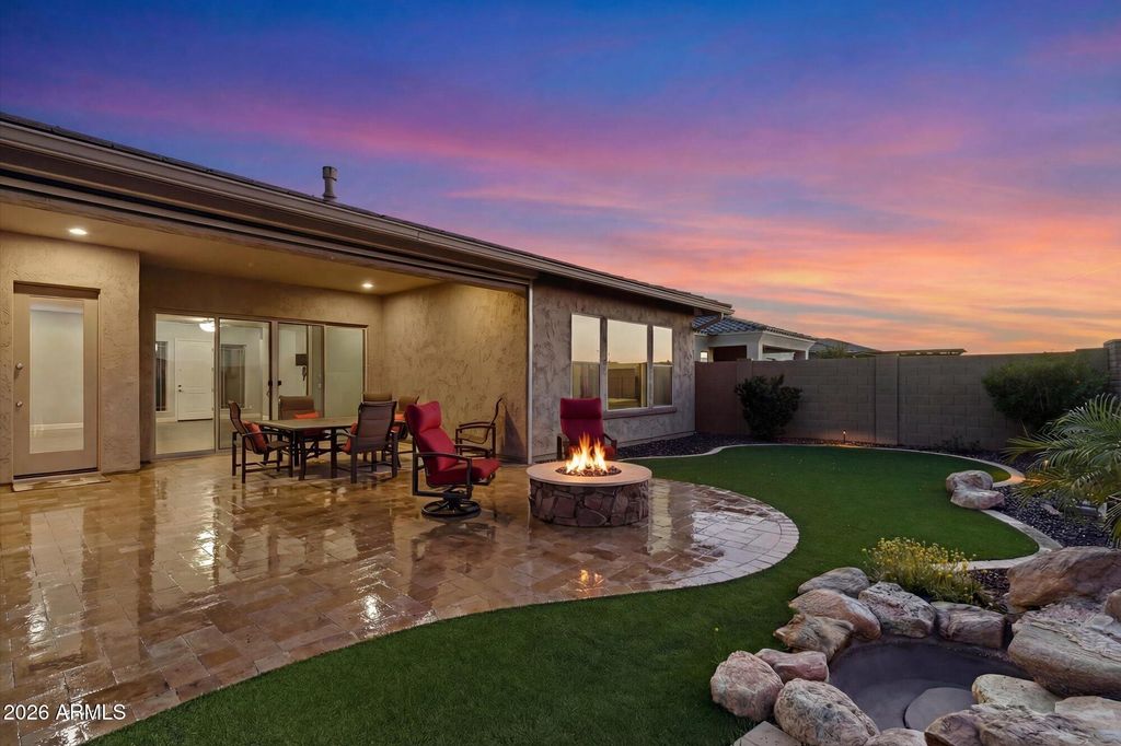 Image 2 of property listing at 11614 W MONTANSORO Lane, Peoria, AZ 85383