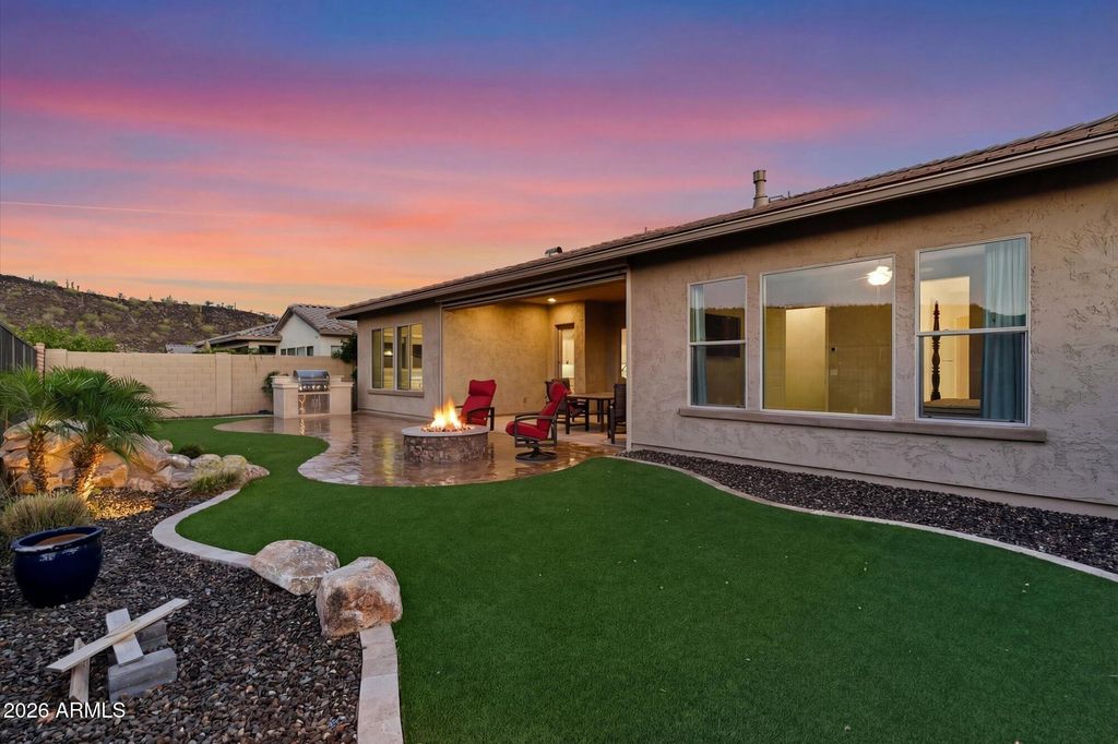 Image 23 of property listing at 11614 W MONTANSORO Lane, Peoria, AZ 85383