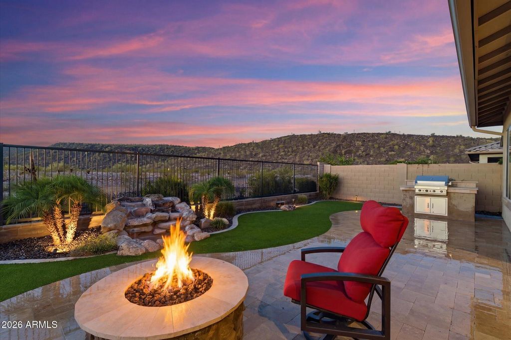 Image 3 of property listing at 11614 W MONTANSORO Lane, Peoria, AZ 85383