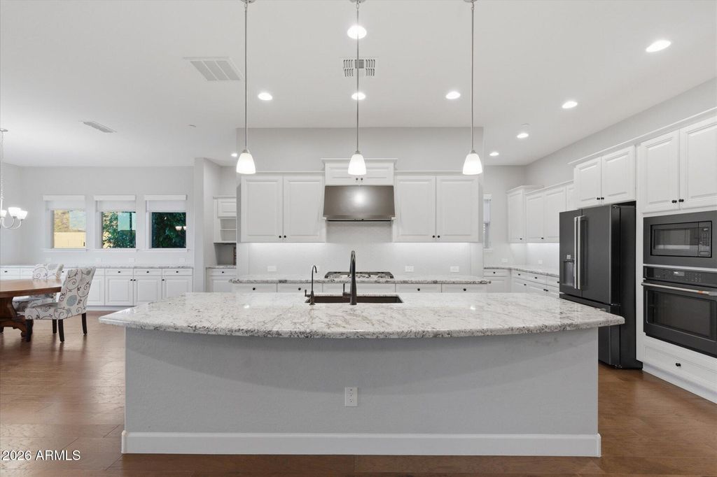 Image 5 of property listing at 11614 W MONTANSORO Lane, Peoria, AZ 85383