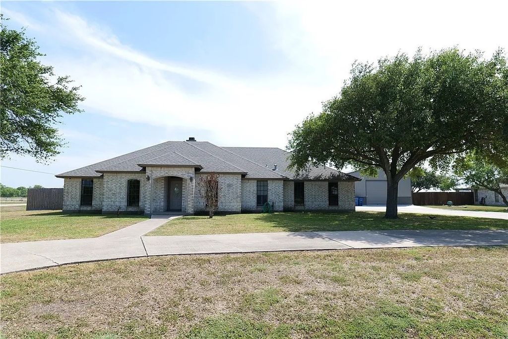 100 Lone Oak St, Portland, TX 78374 — exterior