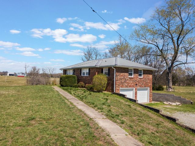 6035 Buzzard Creek Rd, Cedar Hill, TN 37032