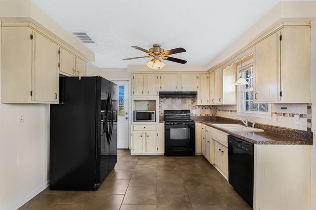 6035 Buzzard Creek Rd, Cedar Hill, TN 37032