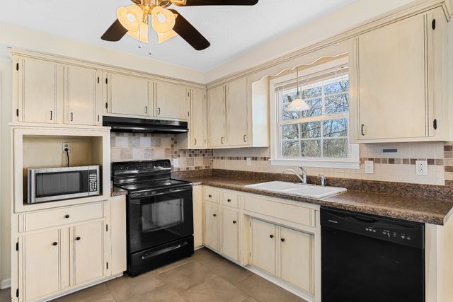 6035 Buzzard Creek Rd, Cedar Hill, TN 37032