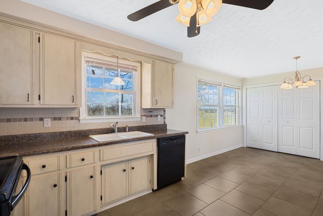 6035 Buzzard Creek Rd, Cedar Hill, TN 37032