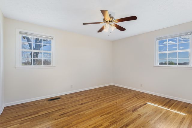 6035 Buzzard Creek Rd, Cedar Hill, TN 37032