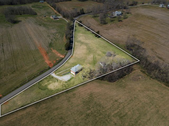 6035 Buzzard Creek Rd, Cedar Hill, TN 37032