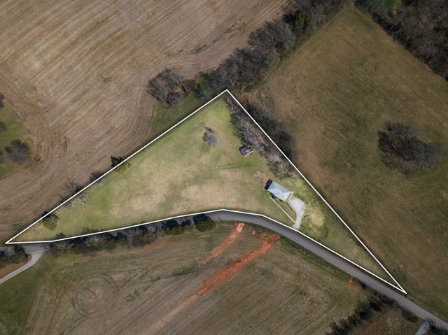 6035 Buzzard Creek Rd, Cedar Hill, TN 37032