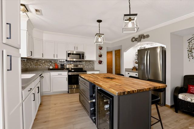 1544 W Edinburgh Bend, Bloomington, IN 47403