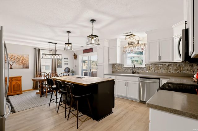 1544 W Edinburgh Bend, Bloomington, IN 47403