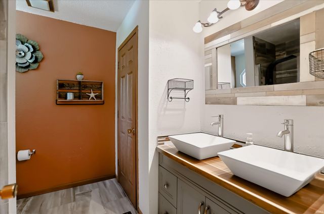 1544 W Edinburgh Bend, Bloomington, IN 47403