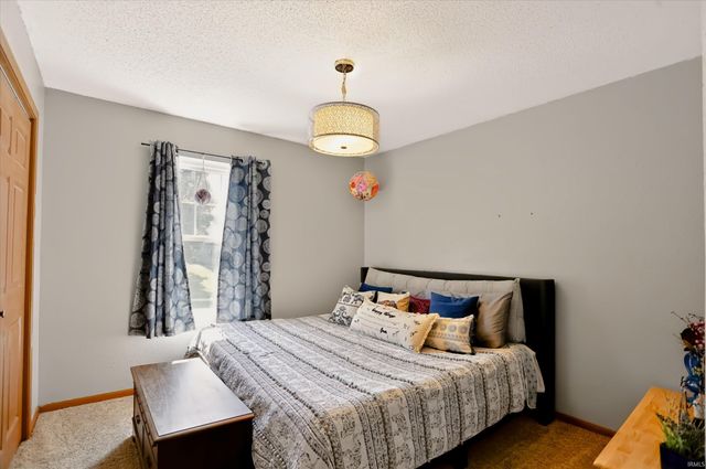 1544 W Edinburgh Bend, Bloomington, IN 47403