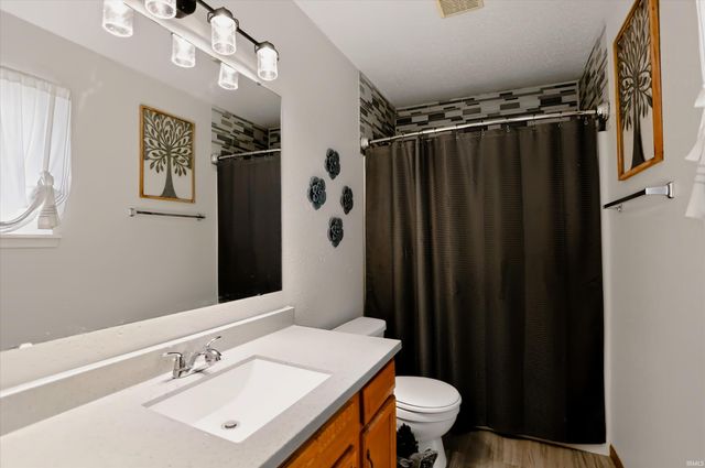 1544 W Edinburgh Bend, Bloomington, IN 47403