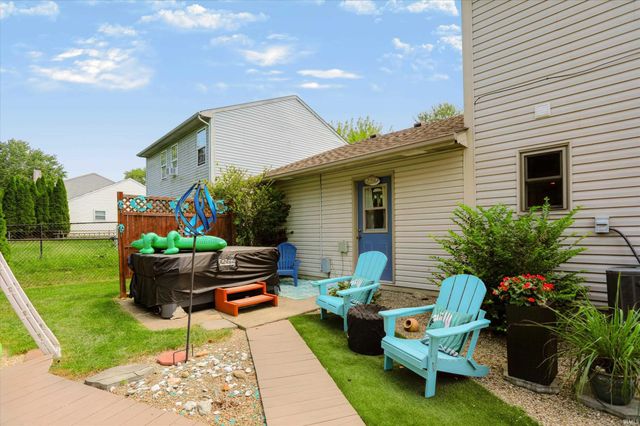 1544 W Edinburgh Bend, Bloomington, IN 47403