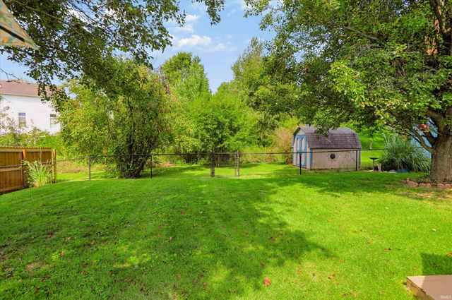 1544 W Edinburgh Bend, Bloomington, IN 47403