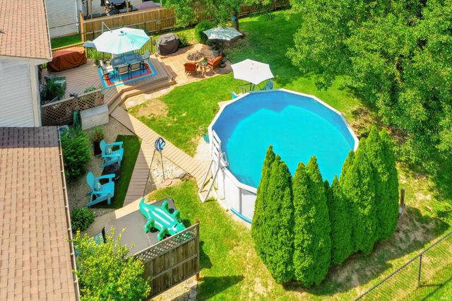 1544 W Edinburgh Bend, Bloomington, IN 47403