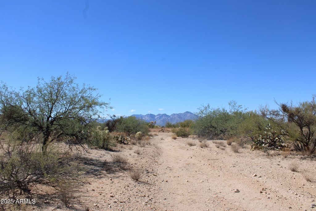 Image 2 of property listing at 14243 S SHAW Road 00331, Tucson, AZ 85736