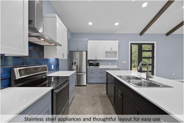 408 Stonegate LN, Dripping Springs, TX 78620