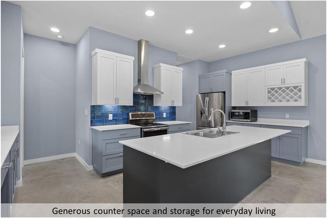 408 Stonegate LN, Dripping Springs, TX 78620
