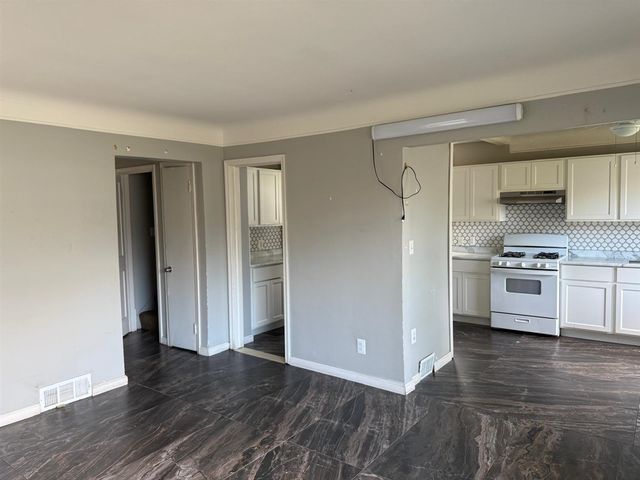 7709 Grayfield Street, Dearborn Heights, MI 48127