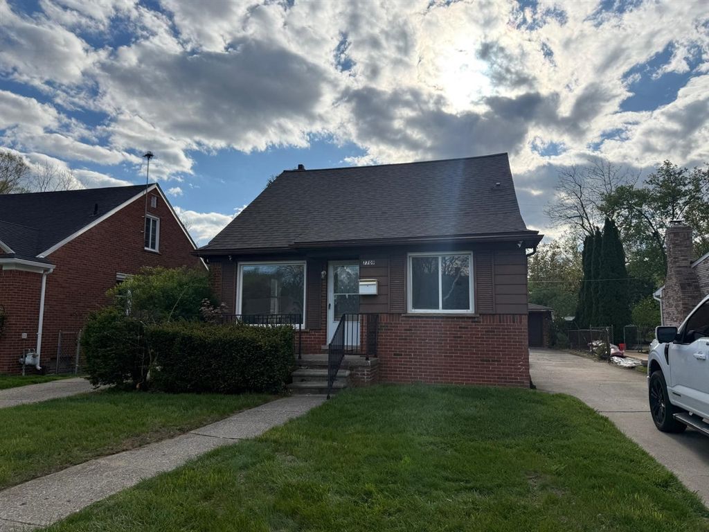 7709 Grayfield Street, Dearborn Heights, MI 48127