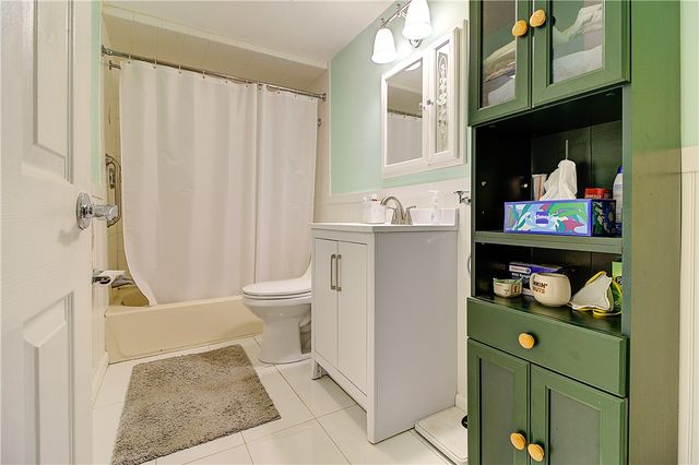 72 West Shore Road 103, Warwick, RI 02889