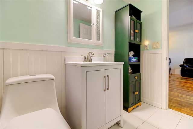 72 West Shore Road 103, Warwick, RI 02889