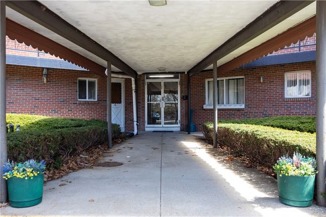 72 West Shore Road 103, Warwick, RI 02889