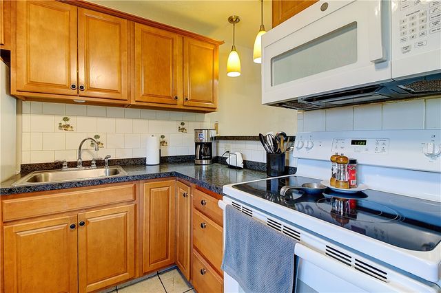 72 West Shore Road 103, Warwick, RI 02889