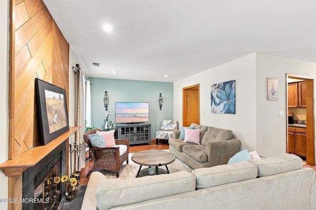 82 Wigwam Lane, Tinton Falls, NJ 07724