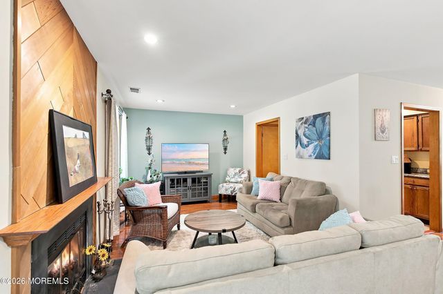 82 Wigwam Lane, Tinton Falls, NJ 07724