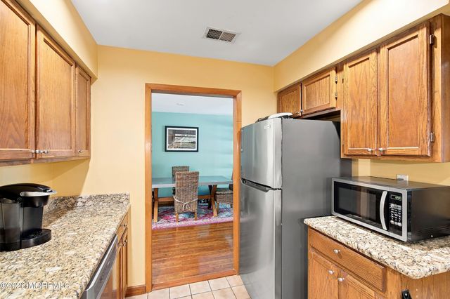82 Wigwam Lane, Tinton Falls, NJ 07724