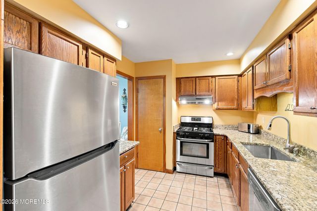 82 Wigwam Lane, Tinton Falls, NJ 07724