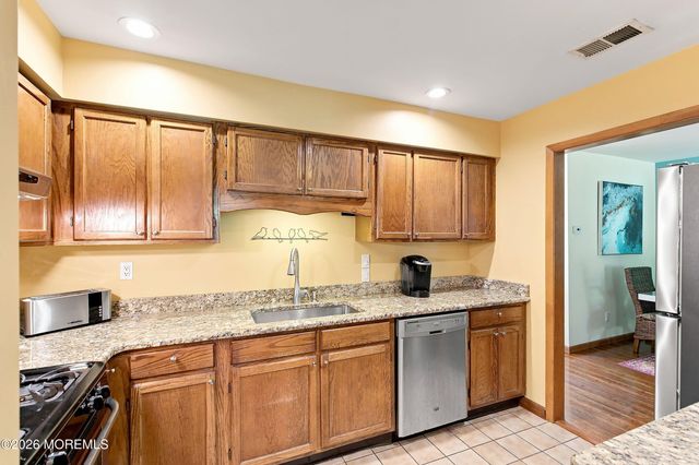 82 Wigwam Lane, Tinton Falls, NJ 07724