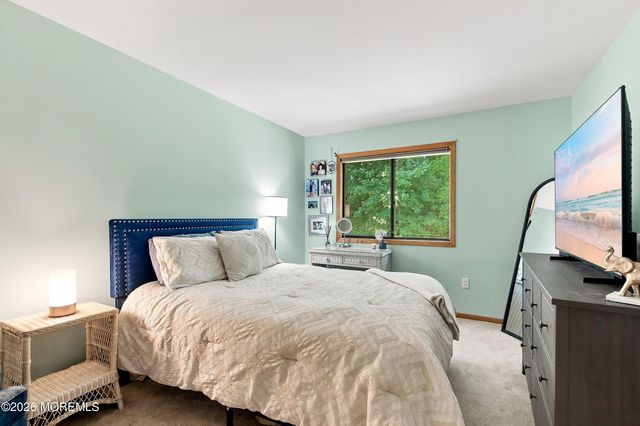 82 Wigwam Lane, Tinton Falls, NJ 07724