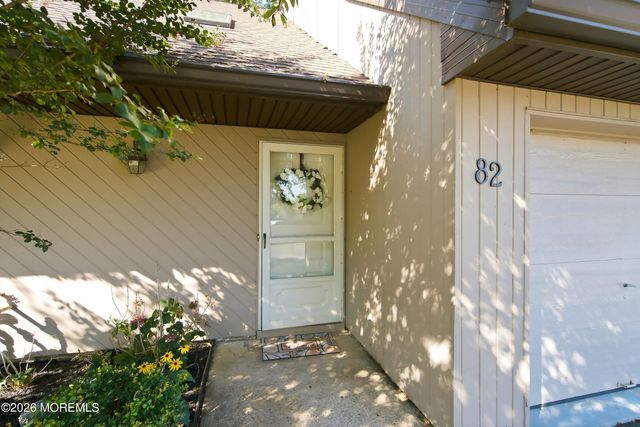 82 Wigwam Lane, Tinton Falls, NJ 07724