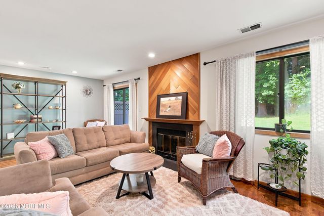 82 Wigwam Lane, Tinton Falls, NJ 07724