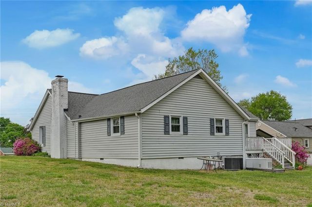 911 Wolf Island Road, Reidsville, NC 27320