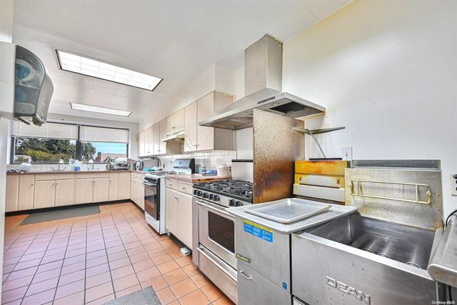 1659 E Gun Hill Road, Bronx, NY 10469