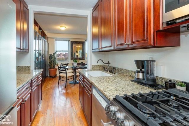 2400 Johnson Avenue 12F, Bronx, NY 10463