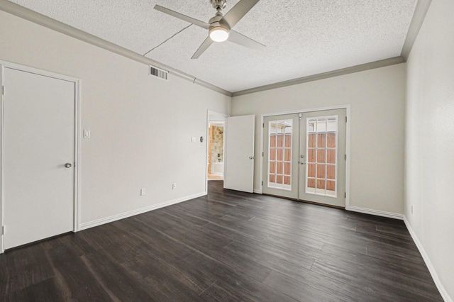 5913 Woodway Place Court, Houston, TX 77057