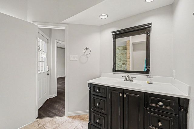 5913 Woodway Place Court, Houston, TX 77057